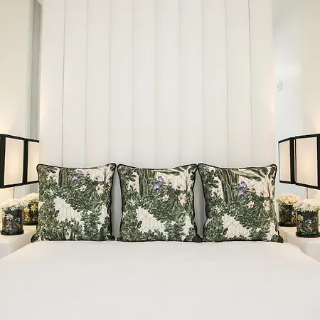 Dina House Avo Mariana アパート *